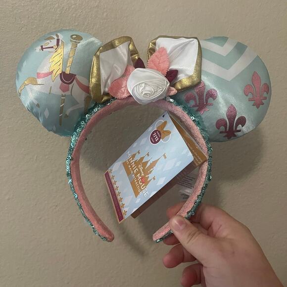 Disney Accessories - Minnie Mouse Main Attraction King Arthur Disney Ears. Limited edition New